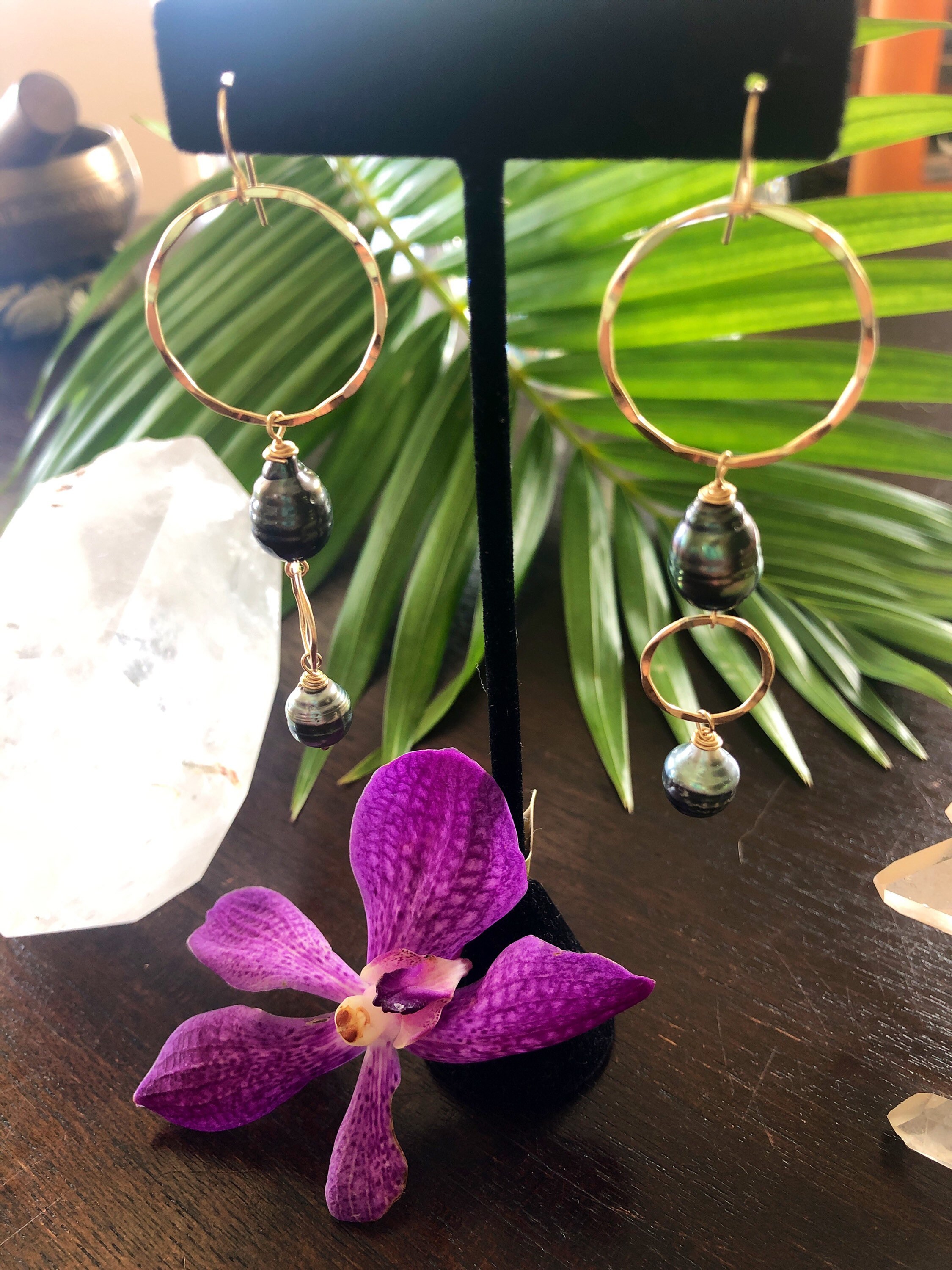 Double Hammered Gold Tahitian Pearl Hoop Earrings